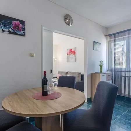 Apartment Milka In In Strandnaehe *