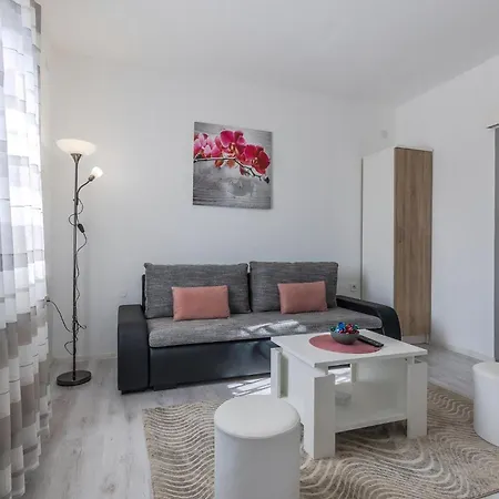 Apartment Milka In In Strandnaehe